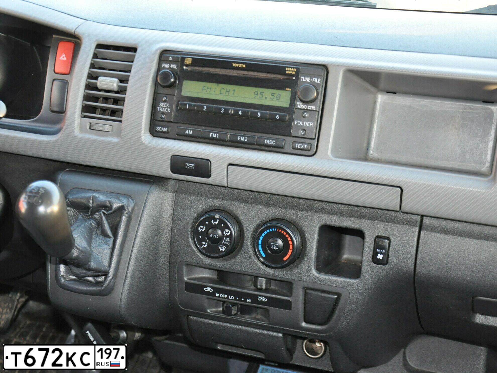 Фото автомобиля TOYOTA HIACE, 2010 — госномер С949ТО124