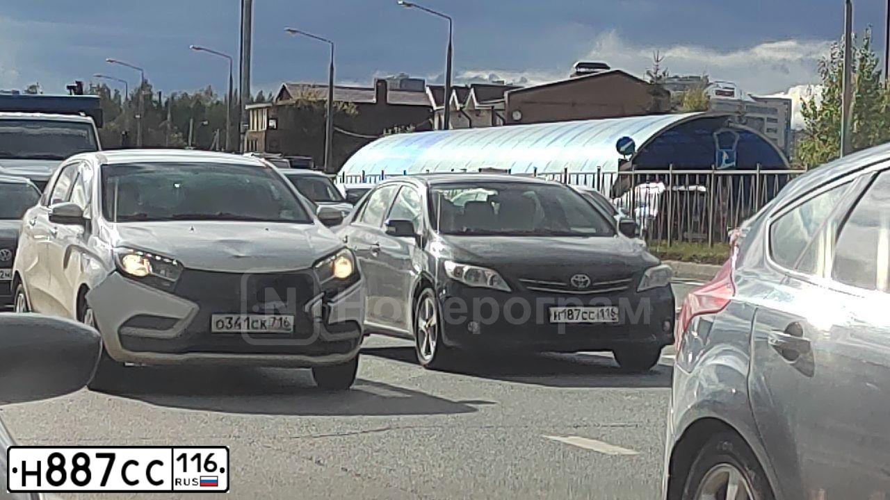 Фото автомобиля SUZUKI SX 4, 2010 — госномер Н887СС116. Цвет: ОРАНЖЕВЫЙ