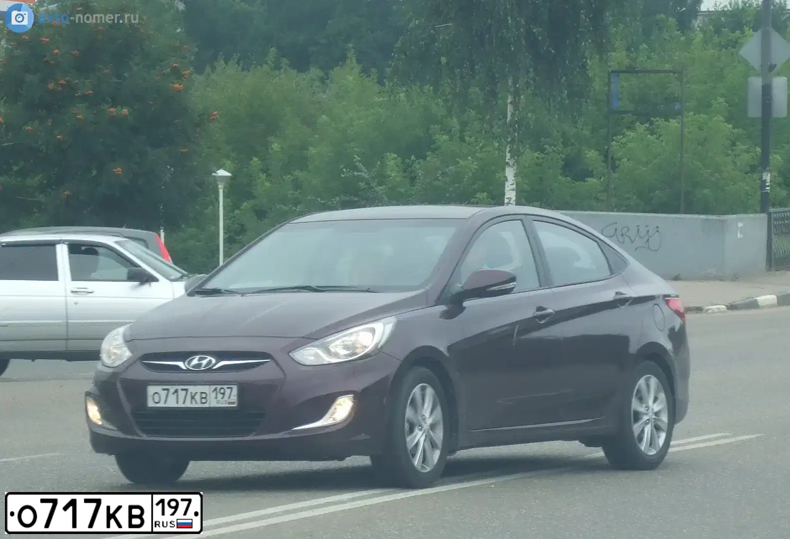 Фото автомобиля HYUNDAI SOLARIS, 2011 — госномер О805СР40. Цвет: БЕЛЫЙ