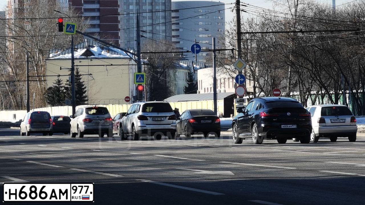 Фото автомобиля BMW X4 XDRIVE30D, 2019 — госномер Н686АМ977. Цвет: ЧЕРНЫЙ