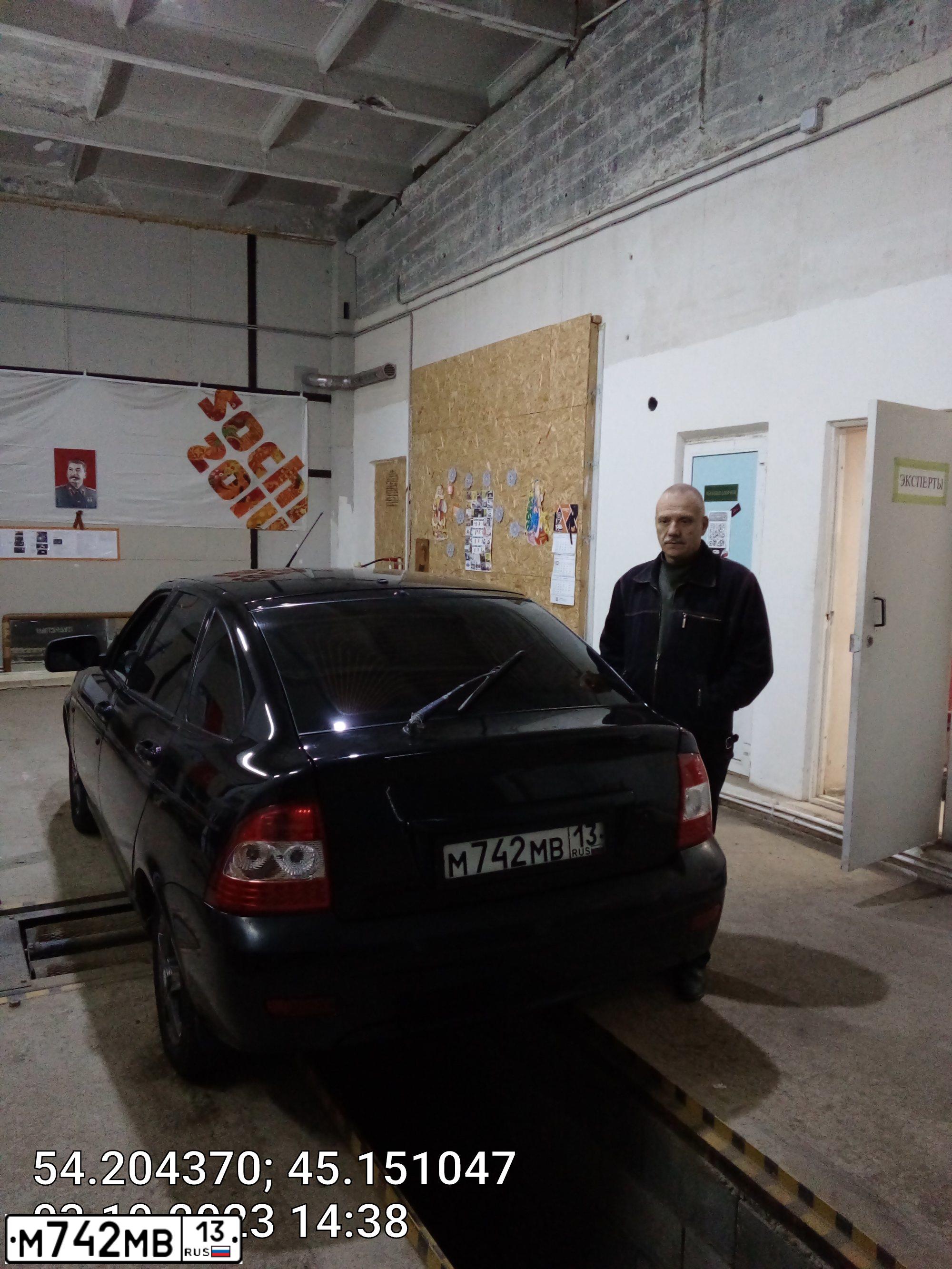 Фото автомобиля LADA 2172 PRIORA, 2011 — госномер К373РН13. Цвет: Сине-Черный