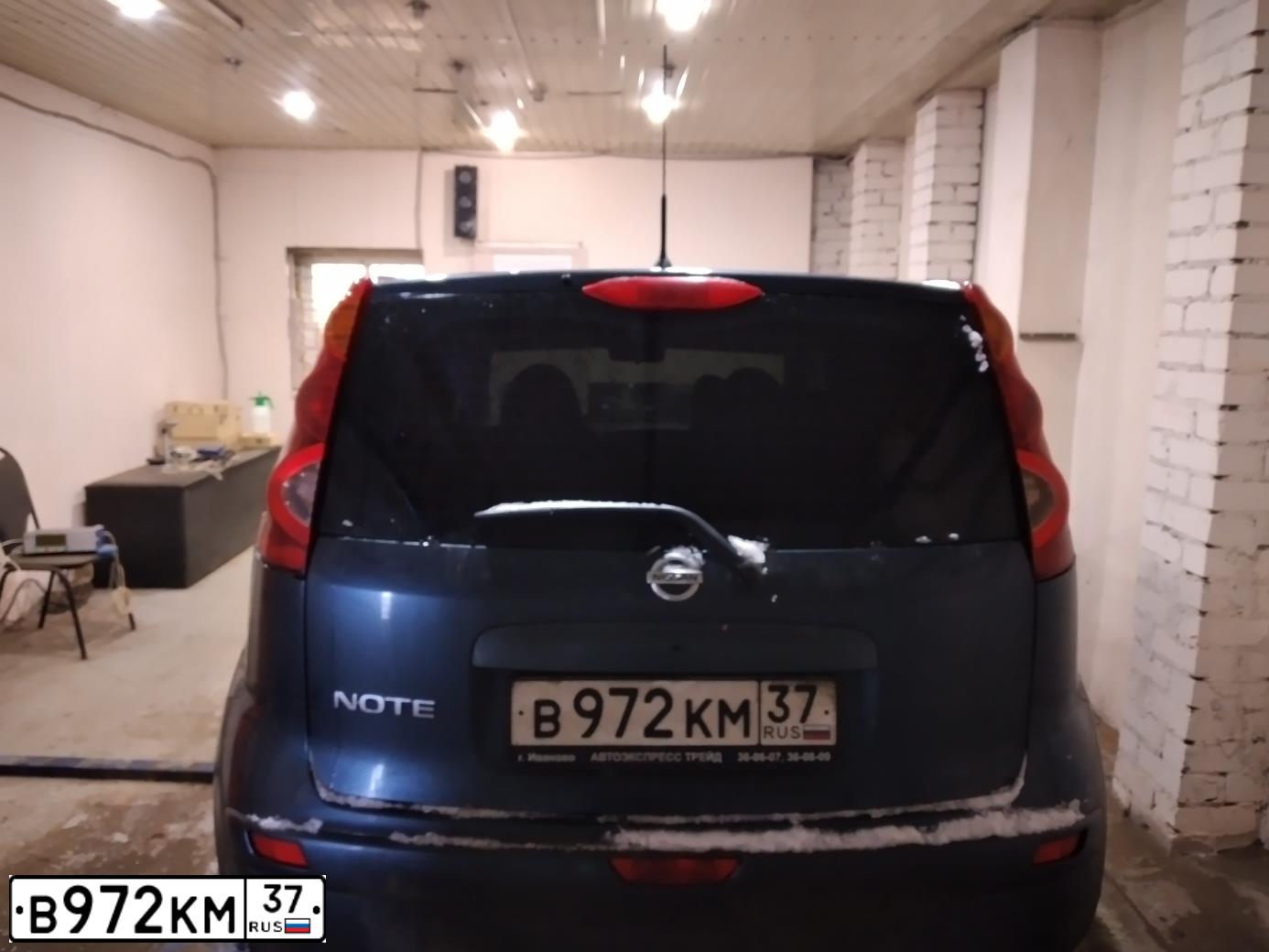 Фото автомобиля NISSAN NOTE, 2012 — госномер В972КМ37. Цвет: Темно-синий