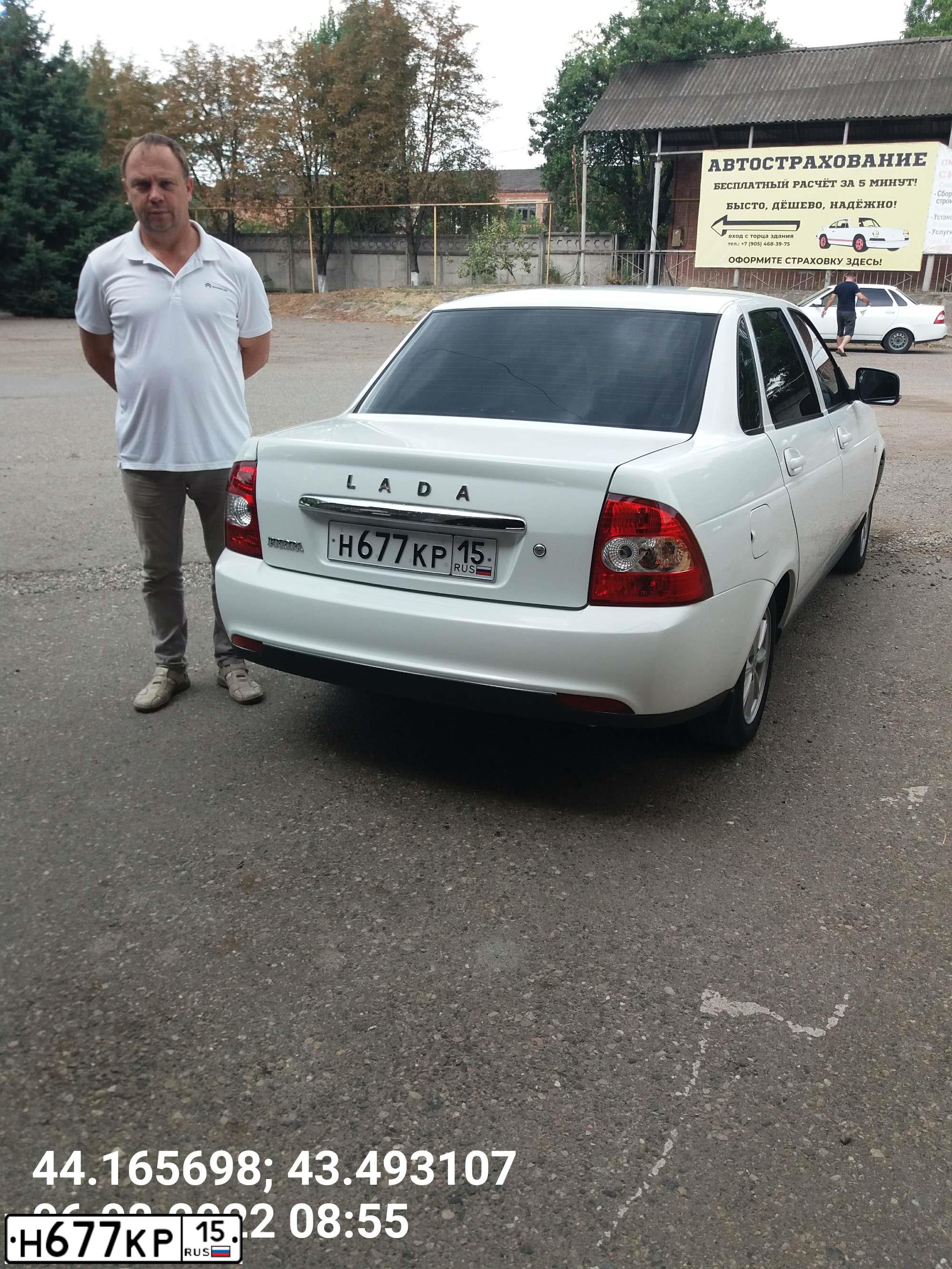 Фото автомобиля LADA 2170 PRIORA, 2016 — госномер В001ВР126. Цвет: Белый
