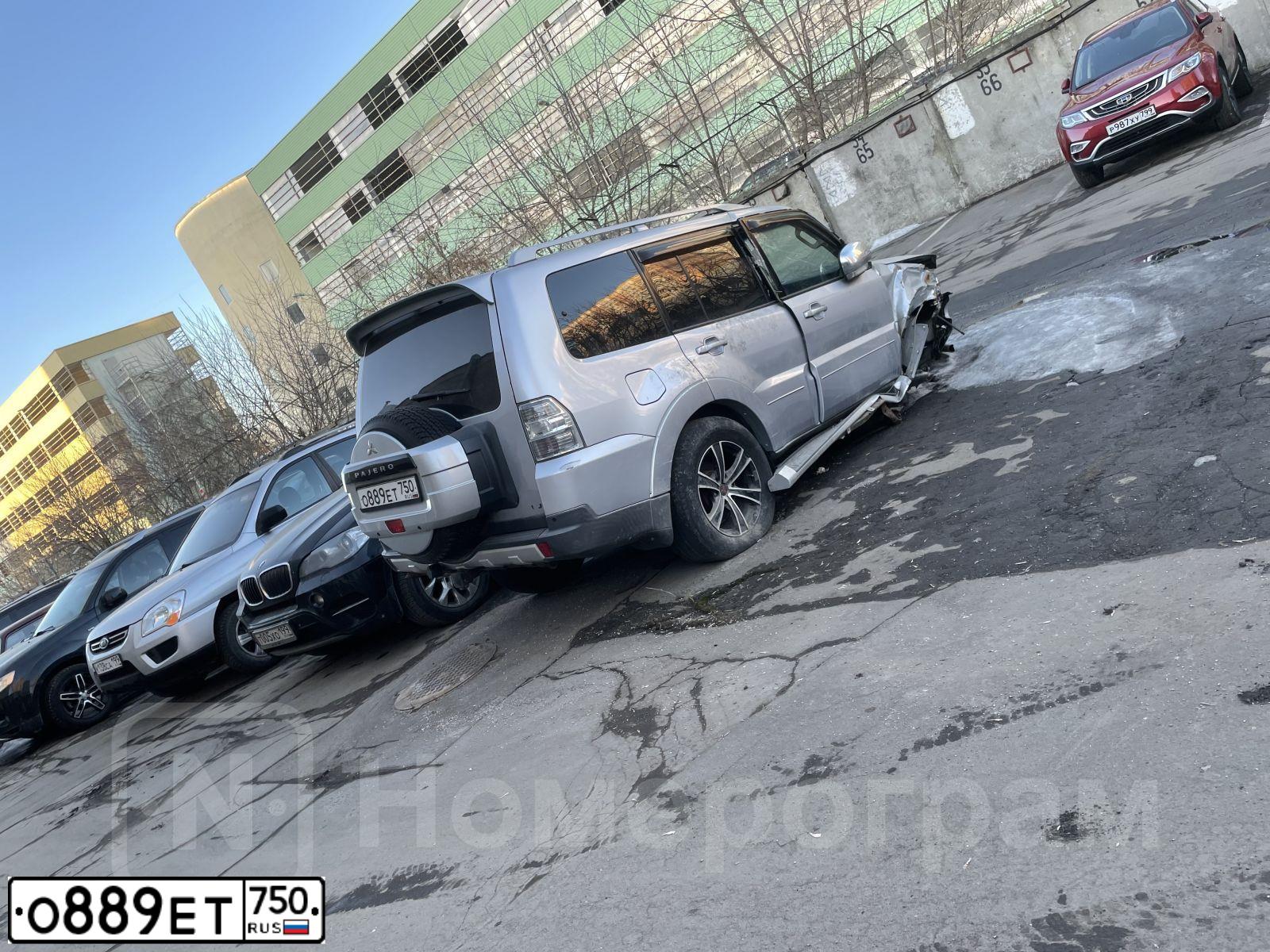 Фото автомобиля MITSUBISHI PAJERO, 2008 — госномер О889ЕТ750. Цвет: СЕРЕБРИСТЫЙ