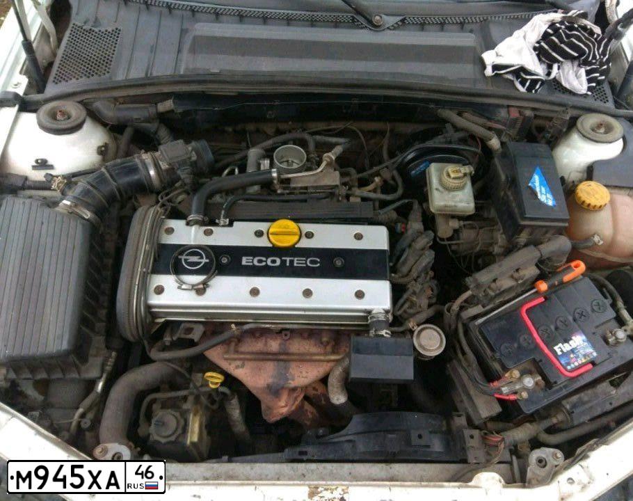 Фото автомобиля OPEL VECTRA, 1996 — госномер М945ХА46. Цвет: Белый