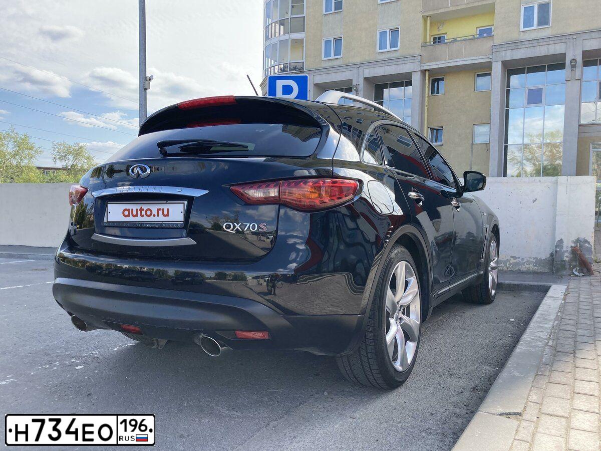 Фото автомобиля INFINITI QX70 /FX/, 2014 — госномер В001ЕТ196. Цвет: ЧЕРНЫЙ