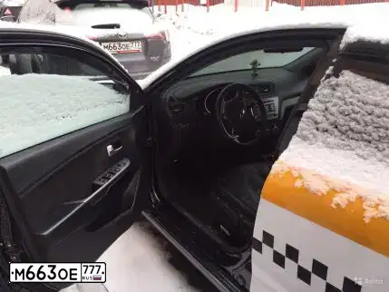 Фото автомобиля TOYOTA RAV4, 2015 — госномер М663ОЕ777. Цвет: СЕРЫЙ