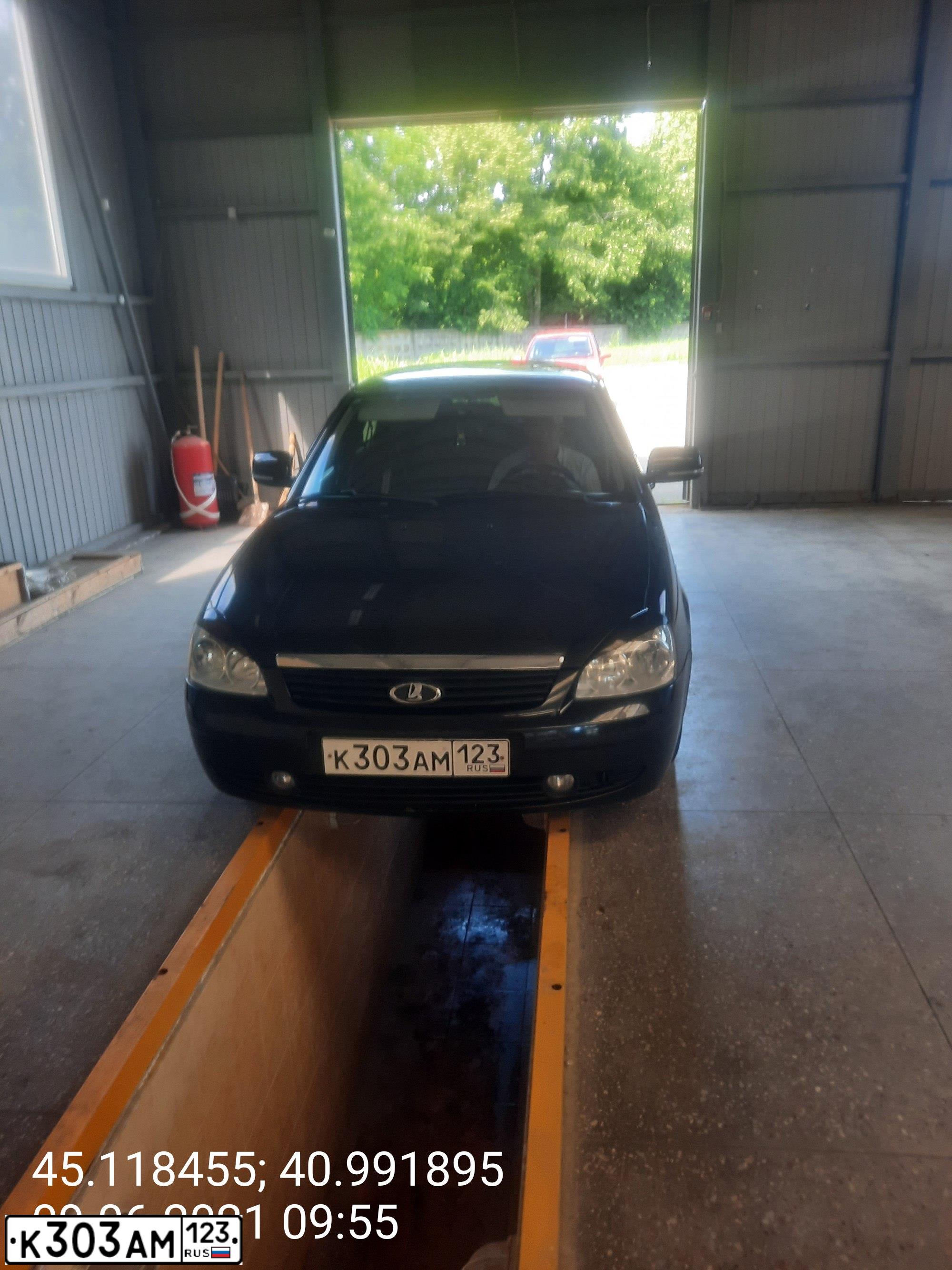 Фото автомобиля LADA 2172 PRIORA, 2008 — госномер К303АМ123. Цвет: Темно-зеленый