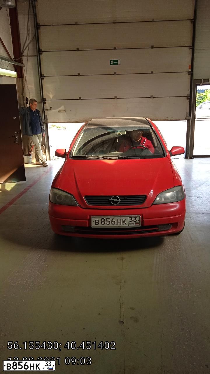 Фото автомобиля OPEL ASTRA, 1999 — госномер В856НК33. Цвет: Красный