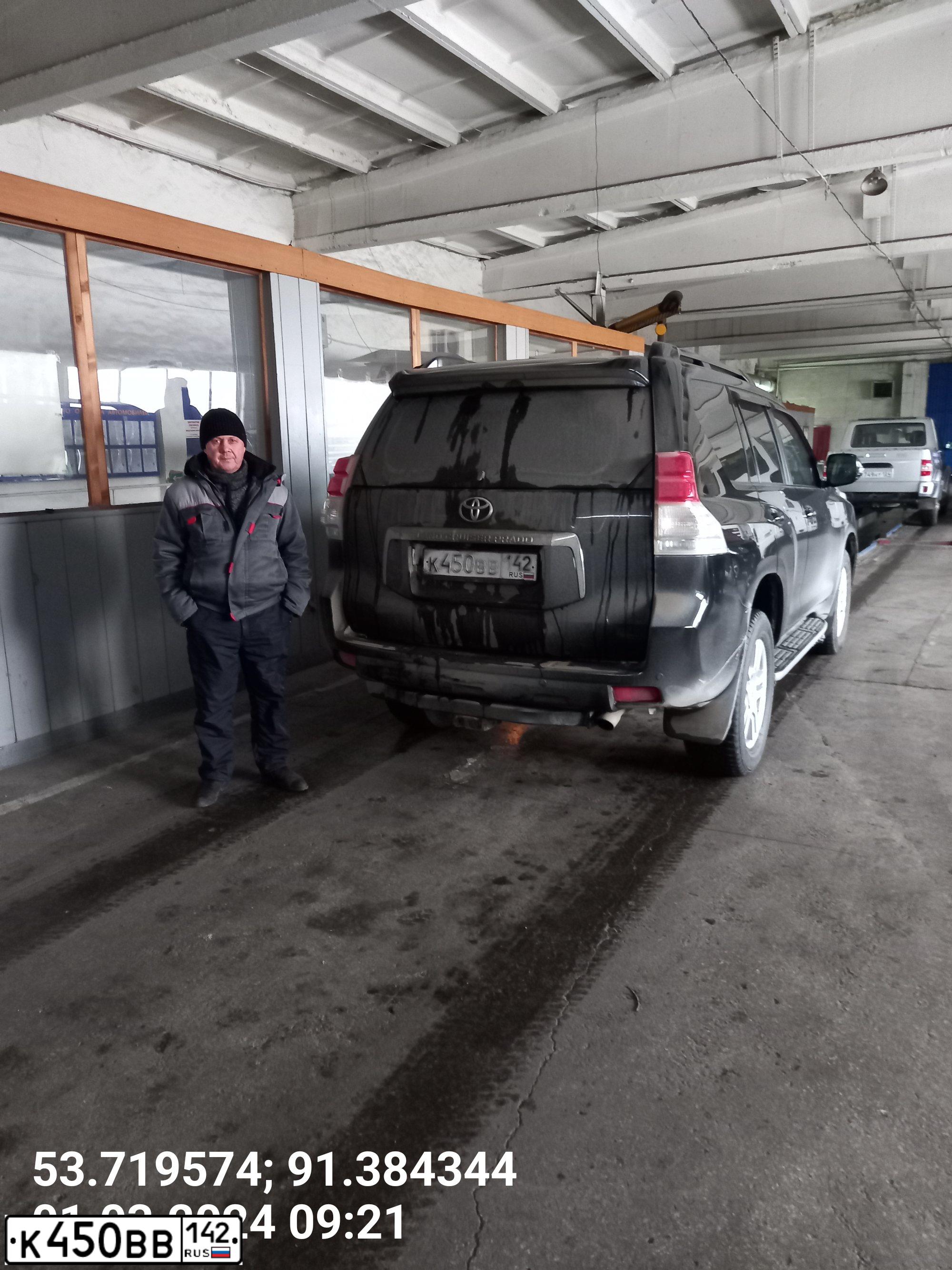 Фото автомобиля TOYOTA LAND CRUISER 150, 2012 — госномер У616МВ19