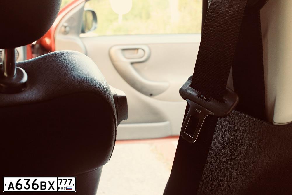 Фото автомобиля OPEL CORSA, 2003 — госномер О016ХР190. Цвет: ТЕМНО-КРАСНЫЙ