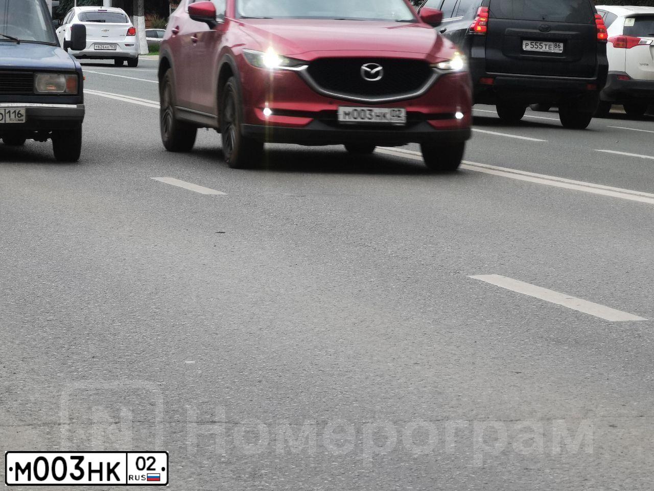 Фото автомобиля MAZDA CX-7, 2010 — госномер М003НК02. Цвет: Белый