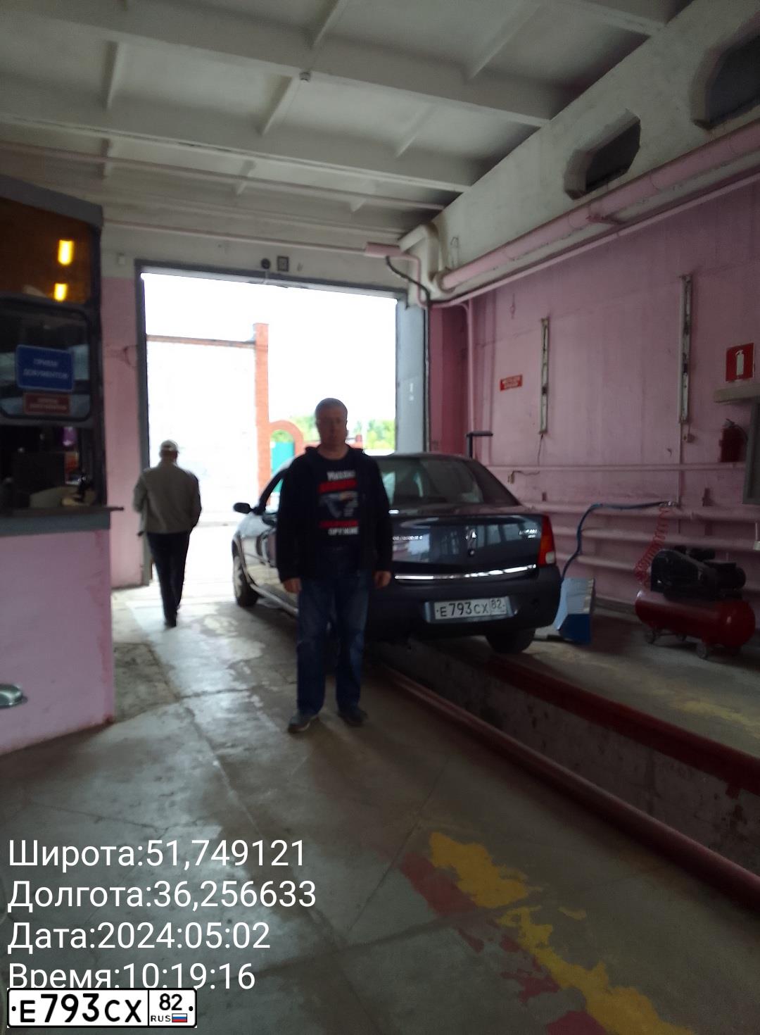 Фото автомобиля RENAULT LOGAN, 2009 — госномер Е793СХ82. Цвет: ТЕМНО-СЕРЫЙ