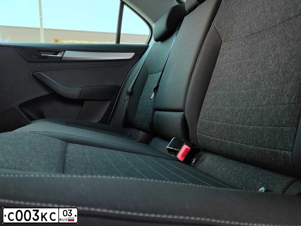 Фото автомобиля MERCEDES A-KLASSE, 2019 — госномер С003КС03. Цвет: ЧЕРНЫЙ