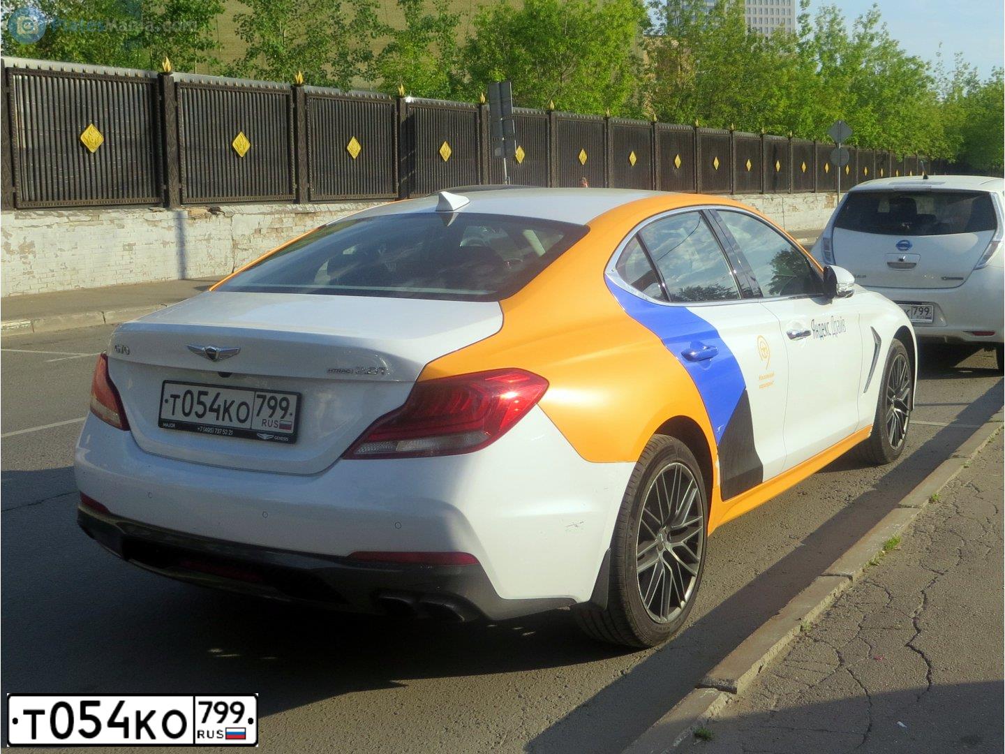 Фото автомобиля GENESIS G70, 2018 — госномер Р607КЕ40. Цвет: Белый