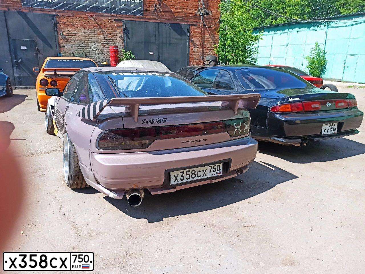 Фото автомобиля NISSAN 200 SX, 1992 — госномер У593ОХ31. Цвет: РОЗОВЫЙ