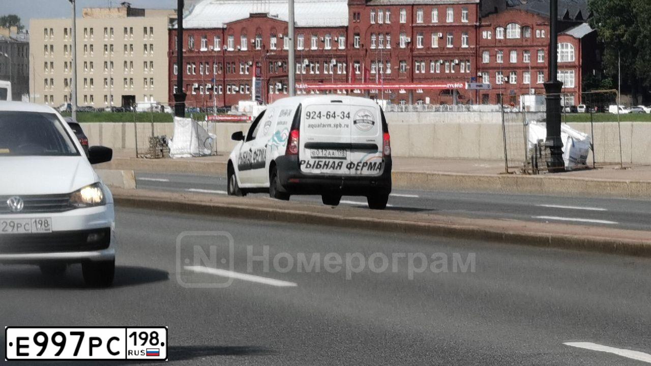 Фото автомобиля UAZ 3163 PATRIOT, 2006 — госномер Е997РС198. Цвет: АВАНТЮРИН МЕТАЛЛИК