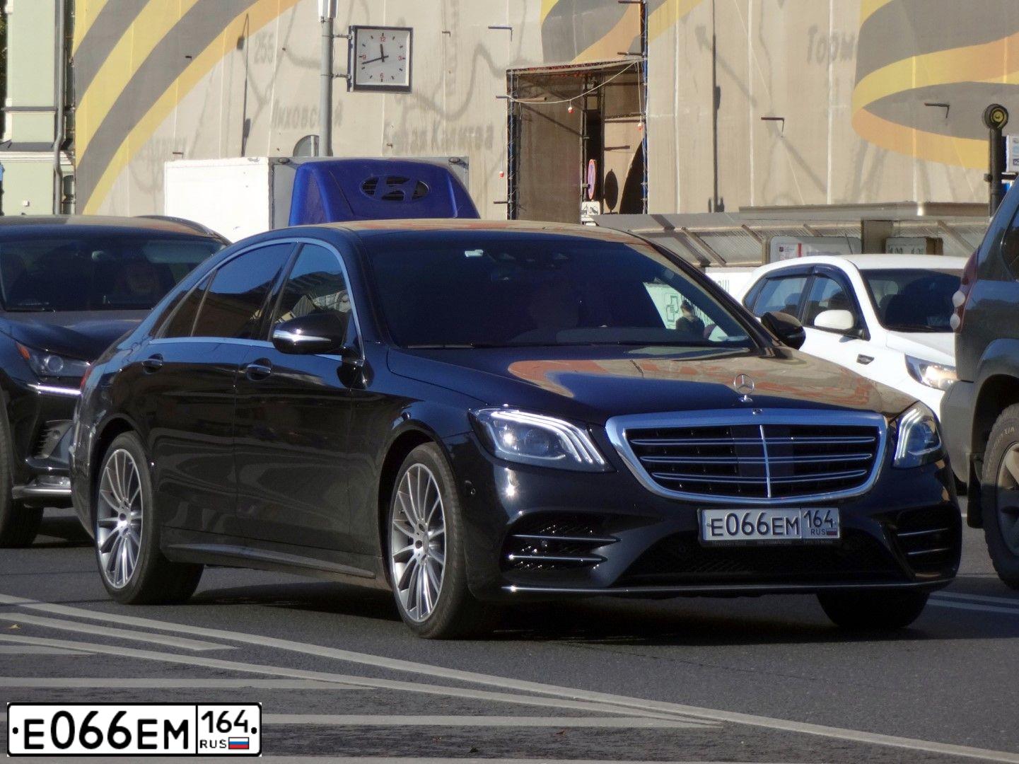 Фото автомобиля MERCEDES-BENZ S350D, 2020 — госномер Е242РВ164. Цвет: ЧЕРНЫЙ