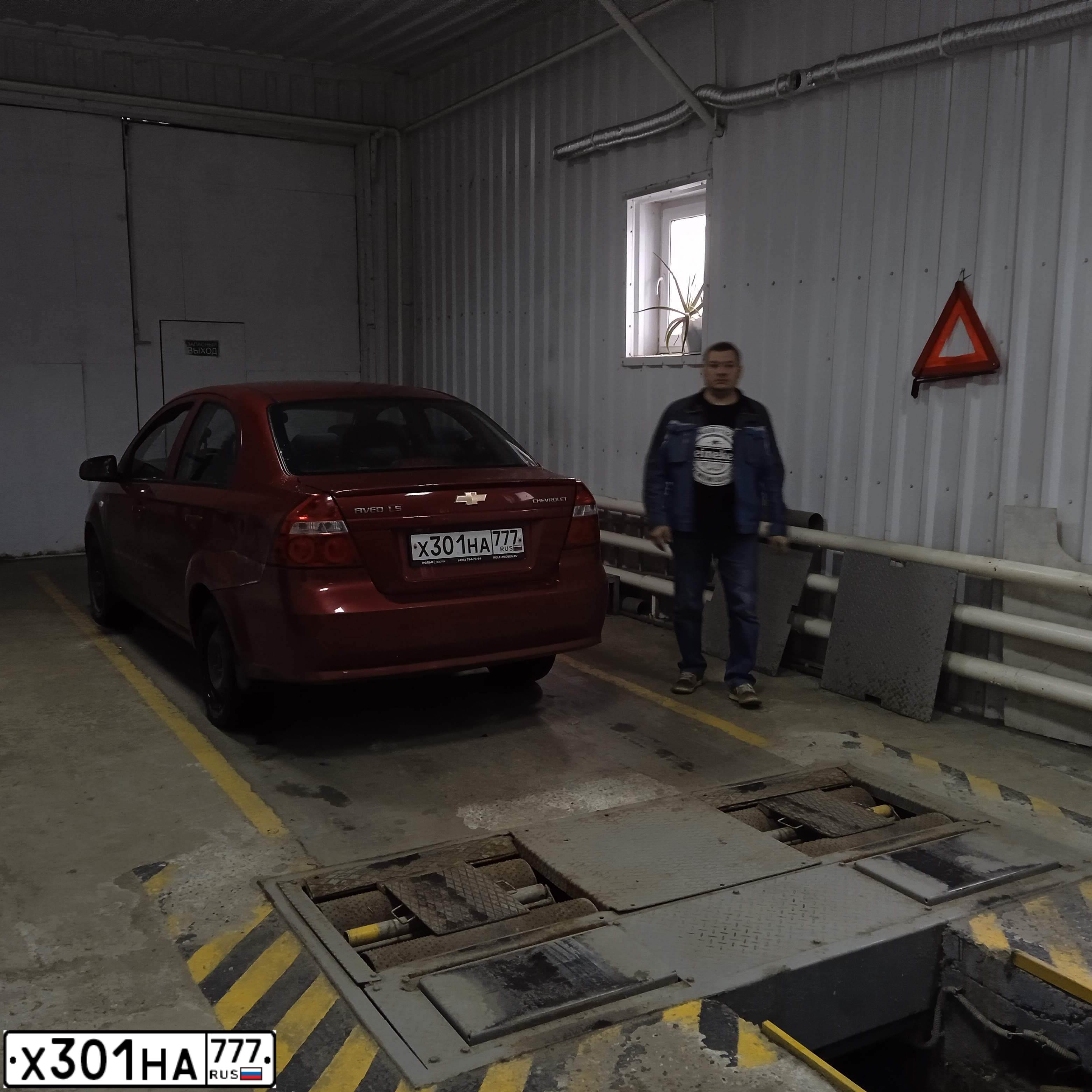 Фото автомобиля CHEVROLET AVEO, 2010 — госномер О239УУ790. Цвет: КРАСНЫЙ