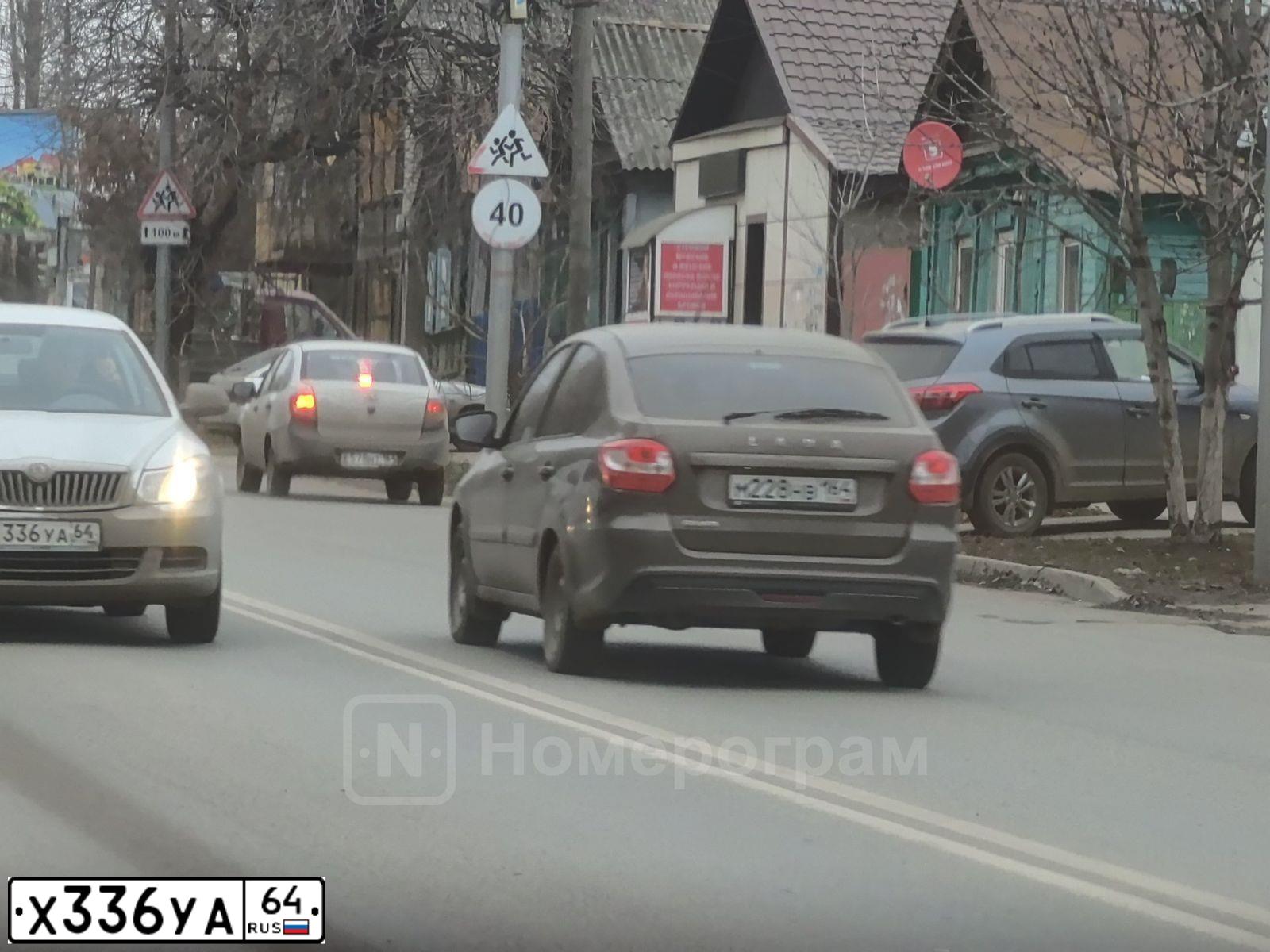 Фото автомобиля CHEVROLET ШЕВРОЛЕ НИВА, 2004 — госномер Х336УА64. Цвет: СЕРЕБРИСТЫЙ