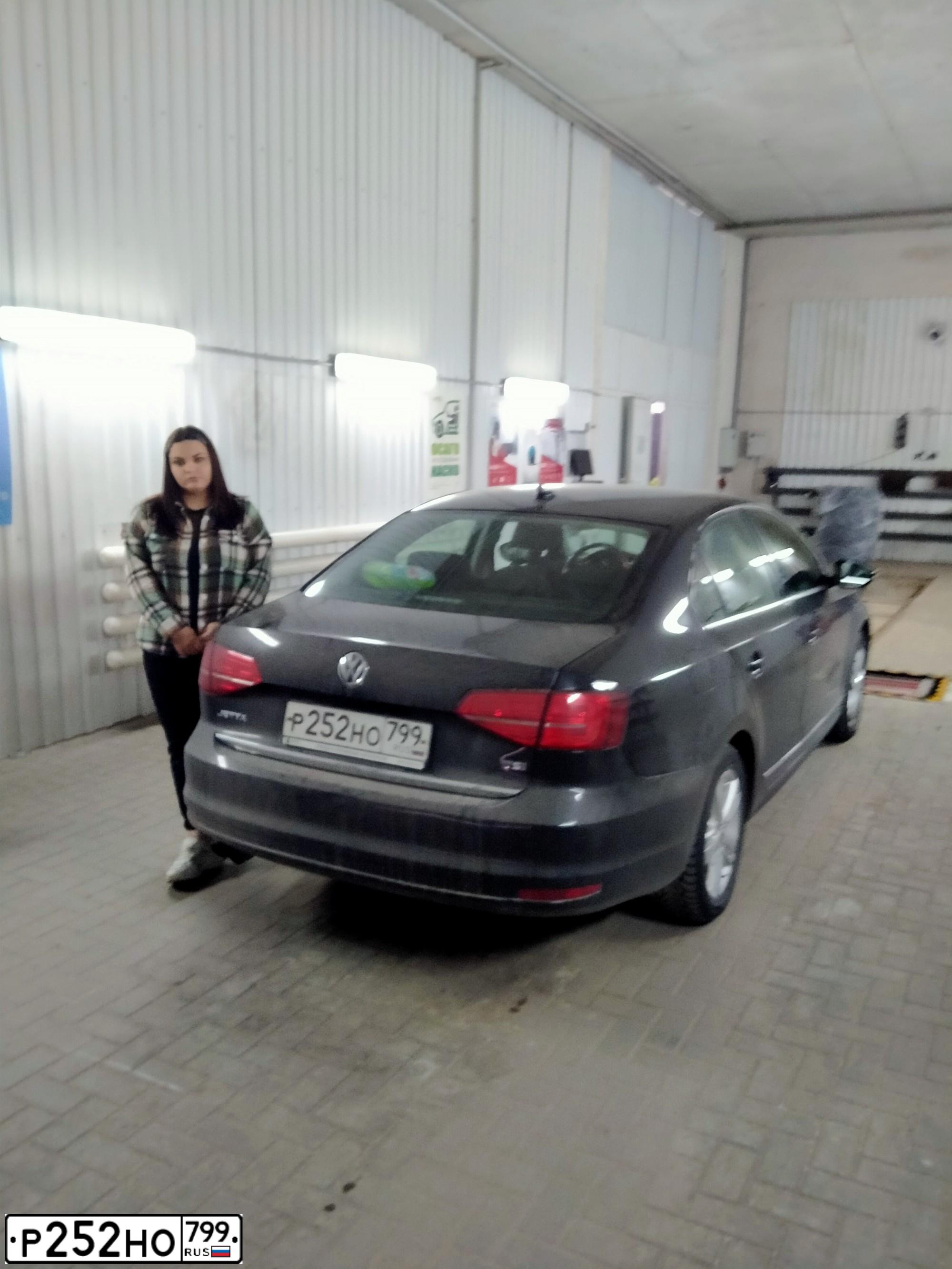 Фото автомобиля VOLKSWAGEN JETTA, 2018 — госномер Р252НО799. Цвет: ЧЕРНЫЙ