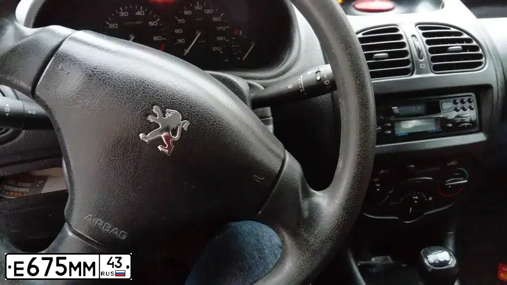 Фото автомобиля PEUGEOT 206, 2001 — госномер Е675ММ43. Цвет: Темно-синий