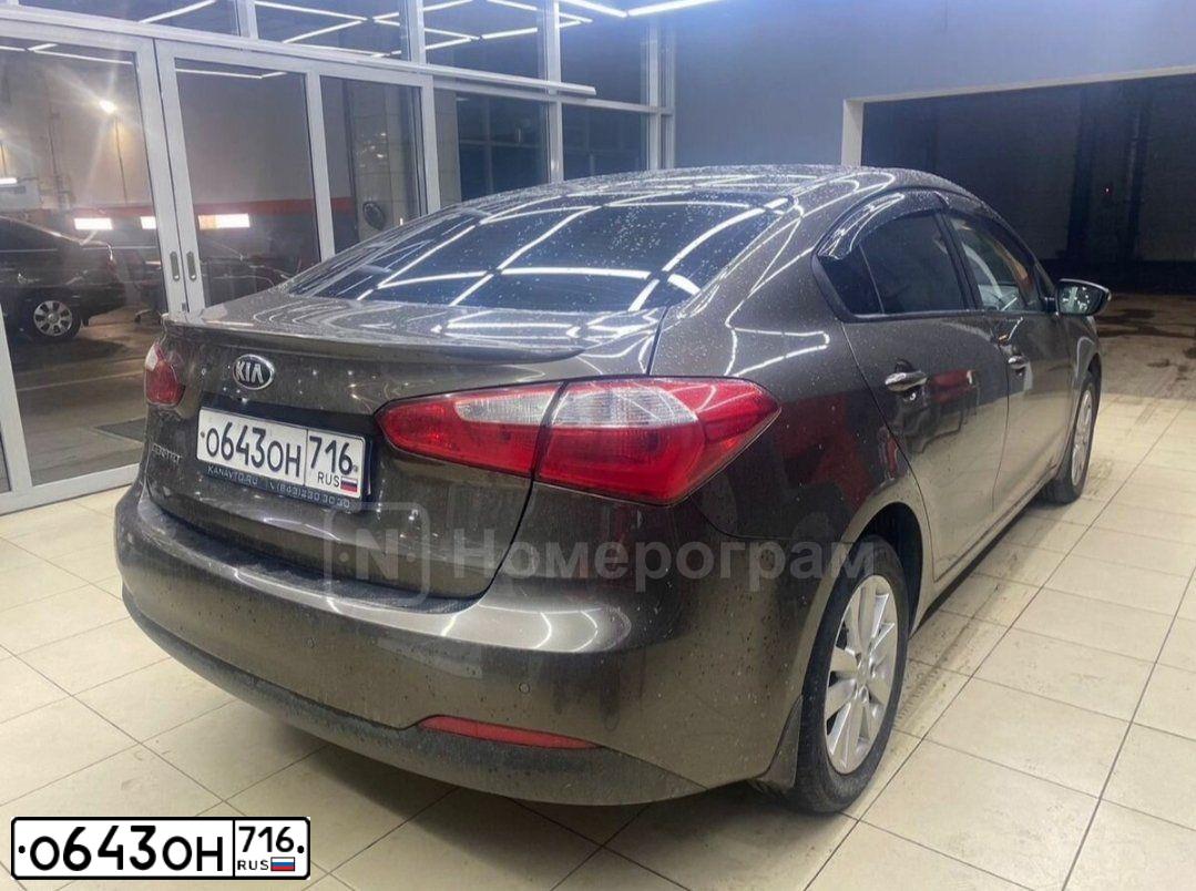 Фото автомобиля KIA YD (CERATO,FORTE), 2015 — госномер Е464ТЕ790. Цвет: БЕЖЕВЫЙ