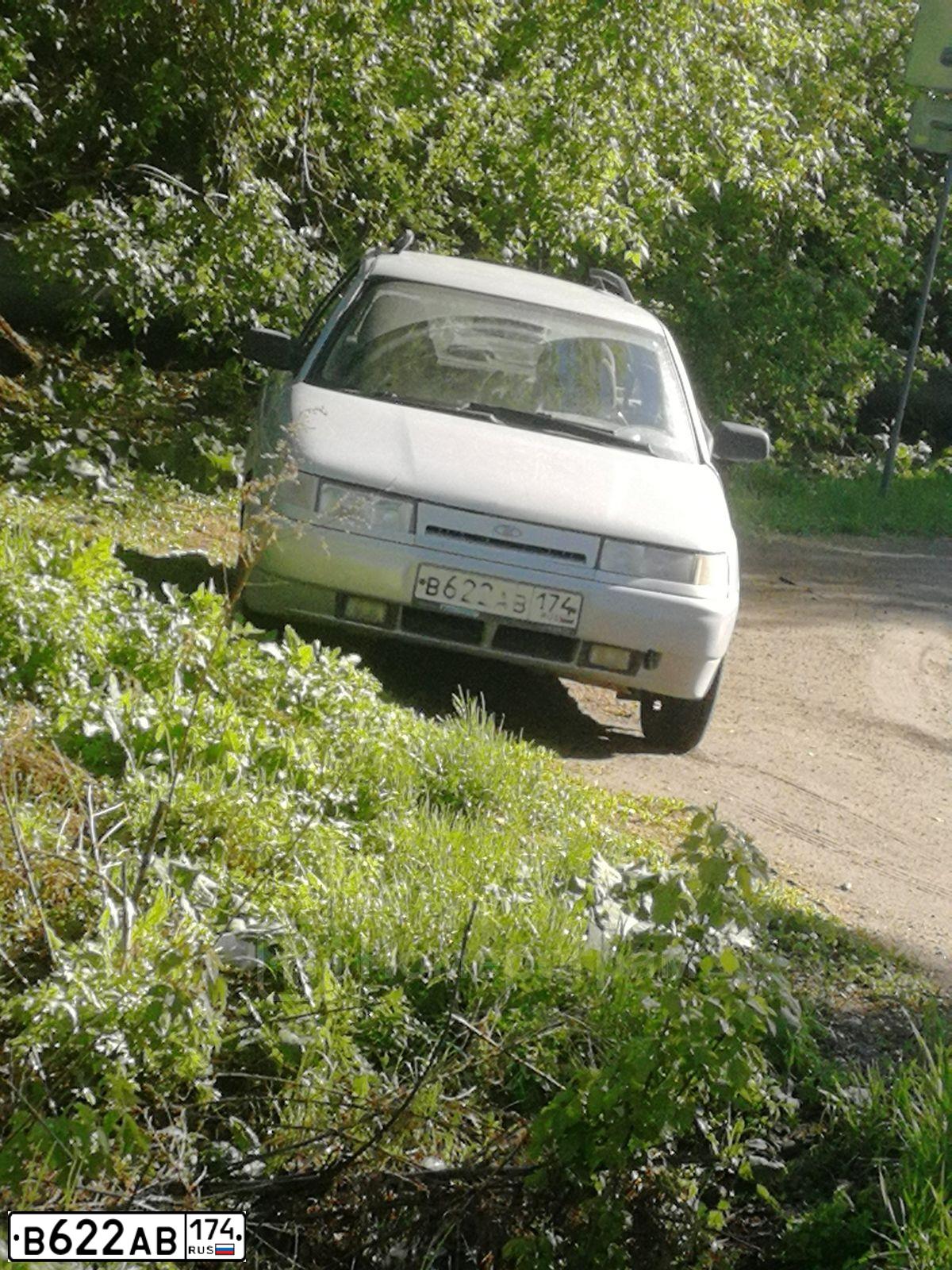 Фото автомобиля LADA 2111, 2005 — госномер В622АВ174. Цвет: Серебристо-желто-голубой