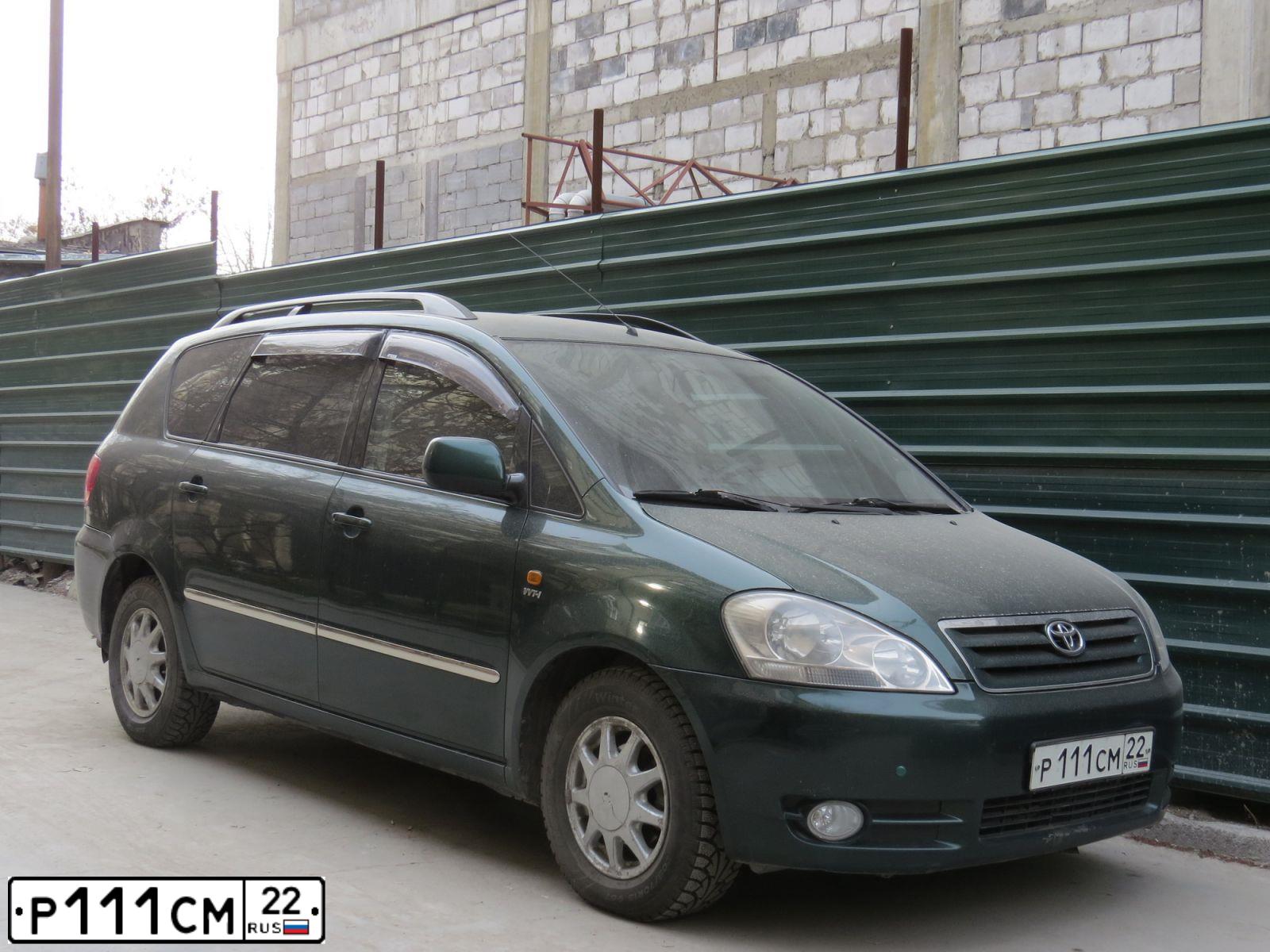 Фото автомобиля TOYOTA AVENSIS, 2002 — госномер Р111СМ22. Цвет: ЗЕЛЕНЫЙ