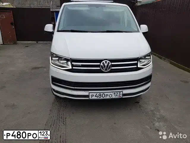 Фото автомобиля ФОЛЬКСВАГЕН 7НС МУЛЬТИВЕН, 2015 — госномер М698НН797. Цвет: Белый