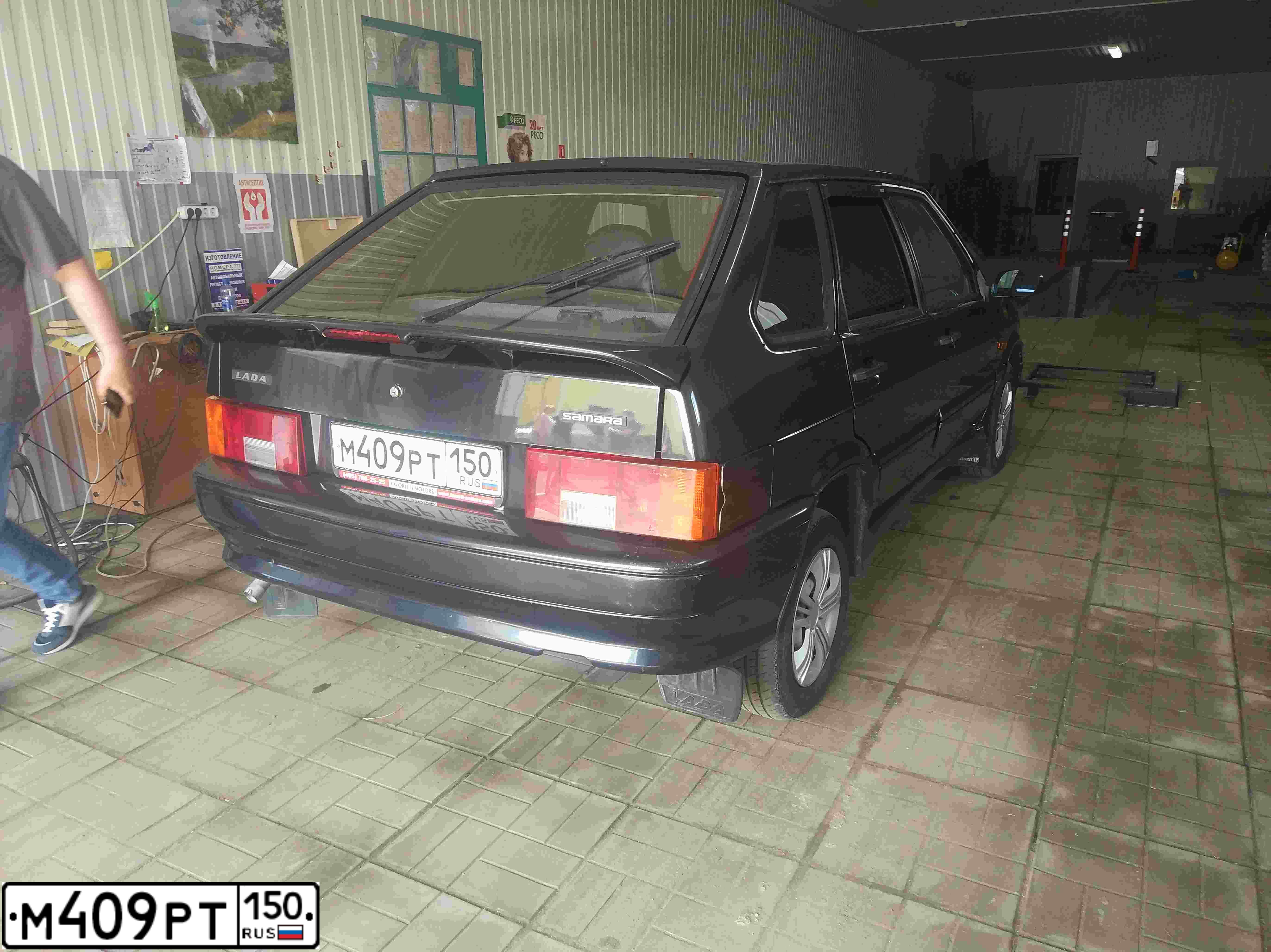 Фото автомобиля LADA 2114 SAMARA, 2008 — госномер М409РТ150. Цвет: ГРАФИТОВЫЙ МЕТАЛЛИК