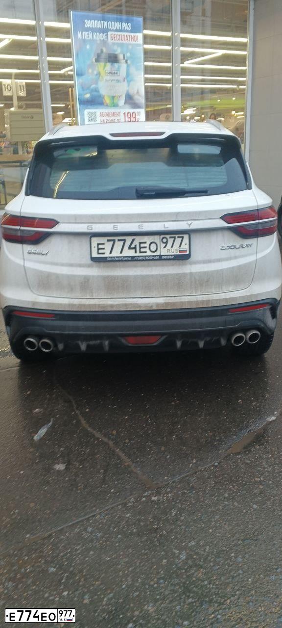 Фото автомобиля GEELY COOLRAY DА41КЕ5, 2023 — госномер Е774ЕО977. Цвет: Белый