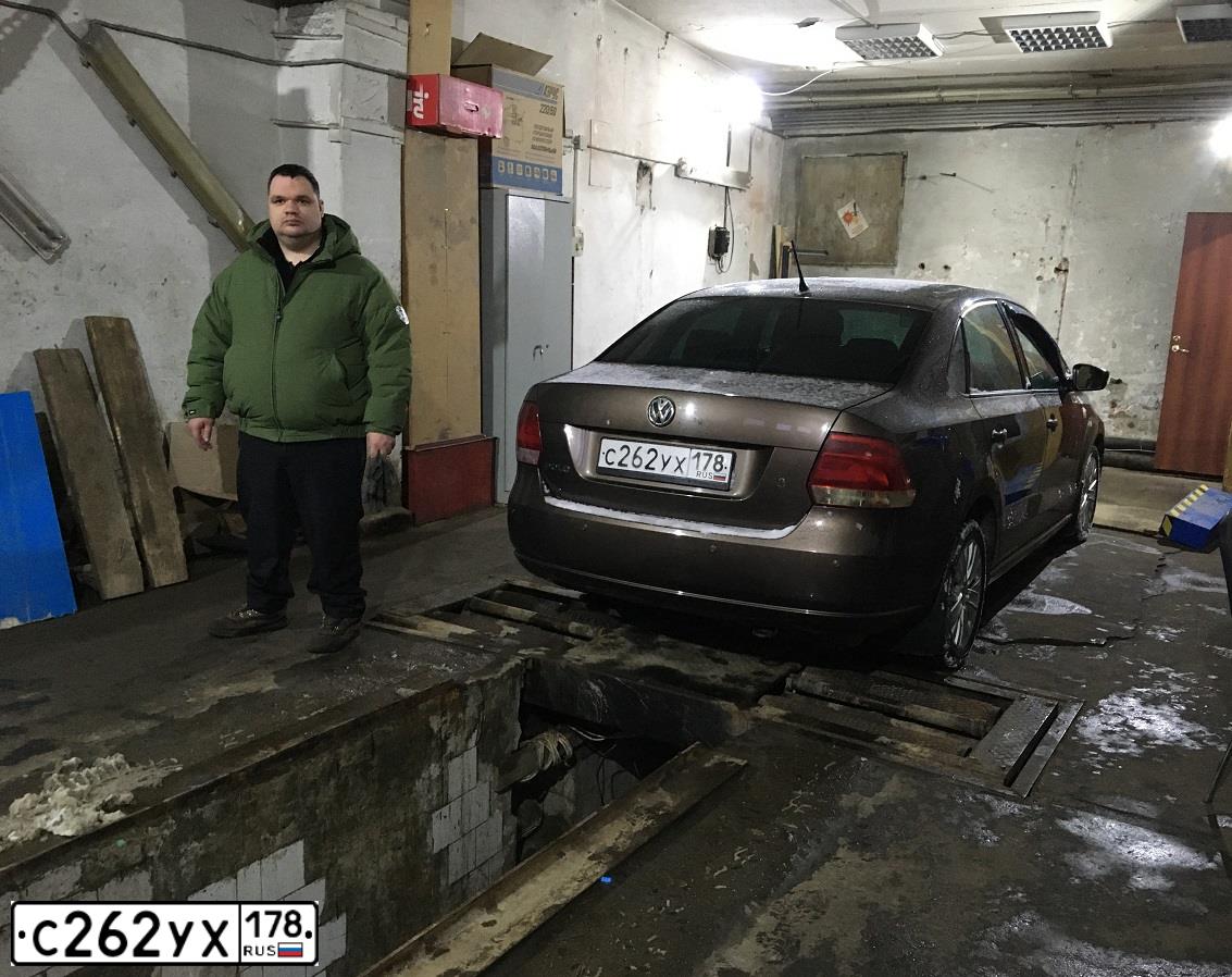 Фото автомобиля VOLKSWAGEN POLO, 2014 — госномер В233НС51. Цвет: Коричневый