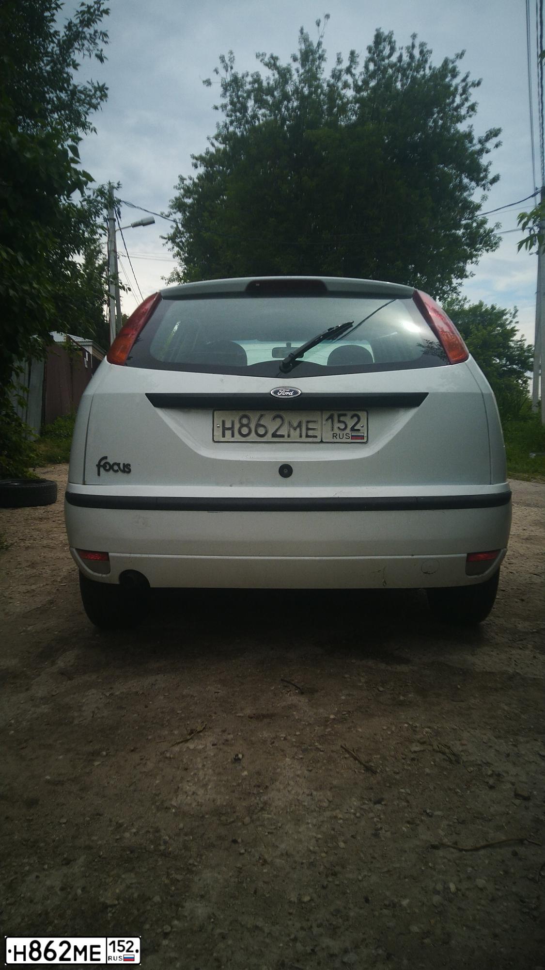 Фото автомобиля FORD FOCUS, 2003 — госномер А241ХТ797. Цвет: Белый