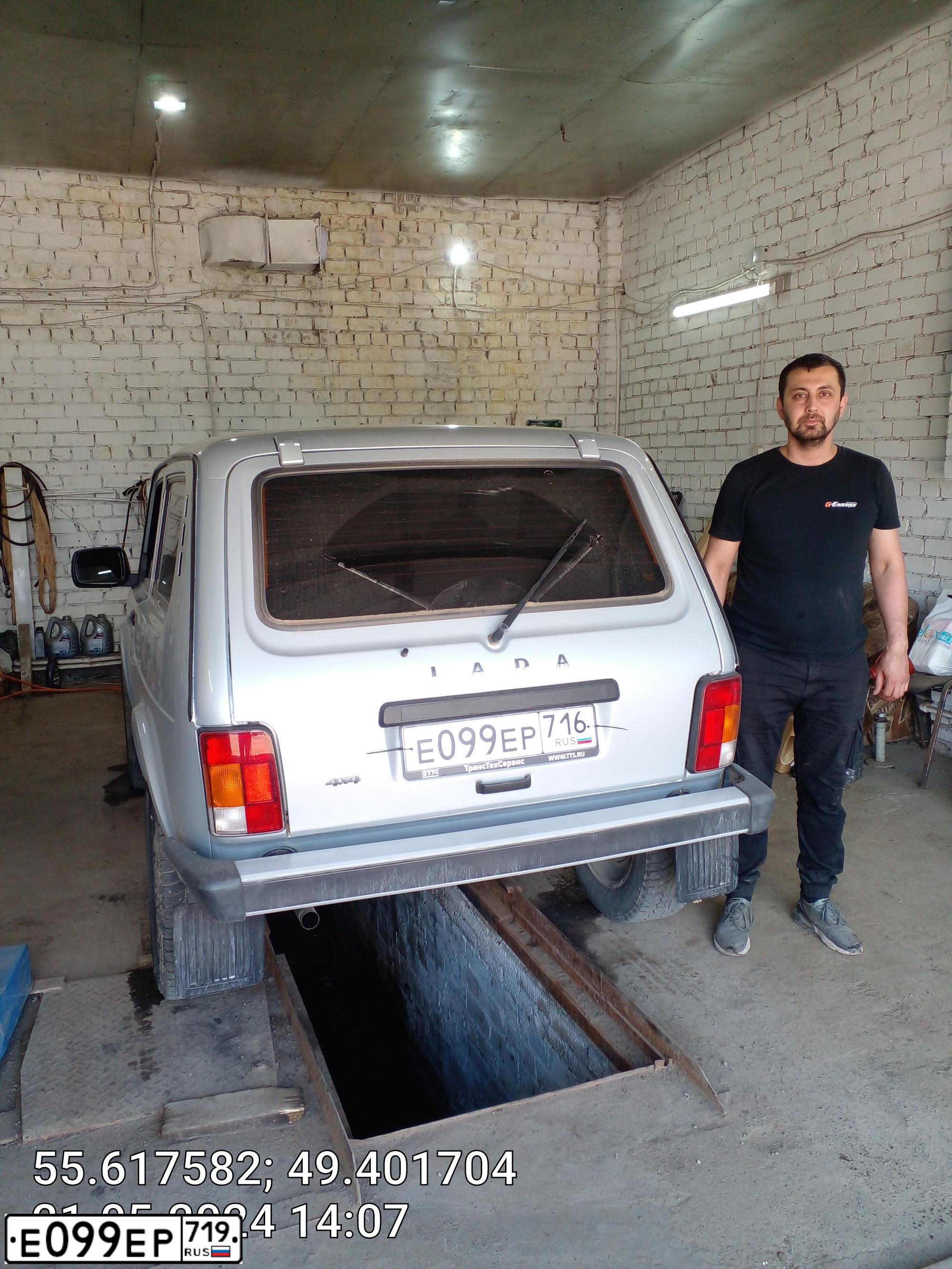 Фото автомобиля LADA 2121 NIVA, 2019 — госномер Е099ЕР716. Цвет: СВЕТЛО-СЕРЕБРИСТЫЙ МЕТАЛЛ