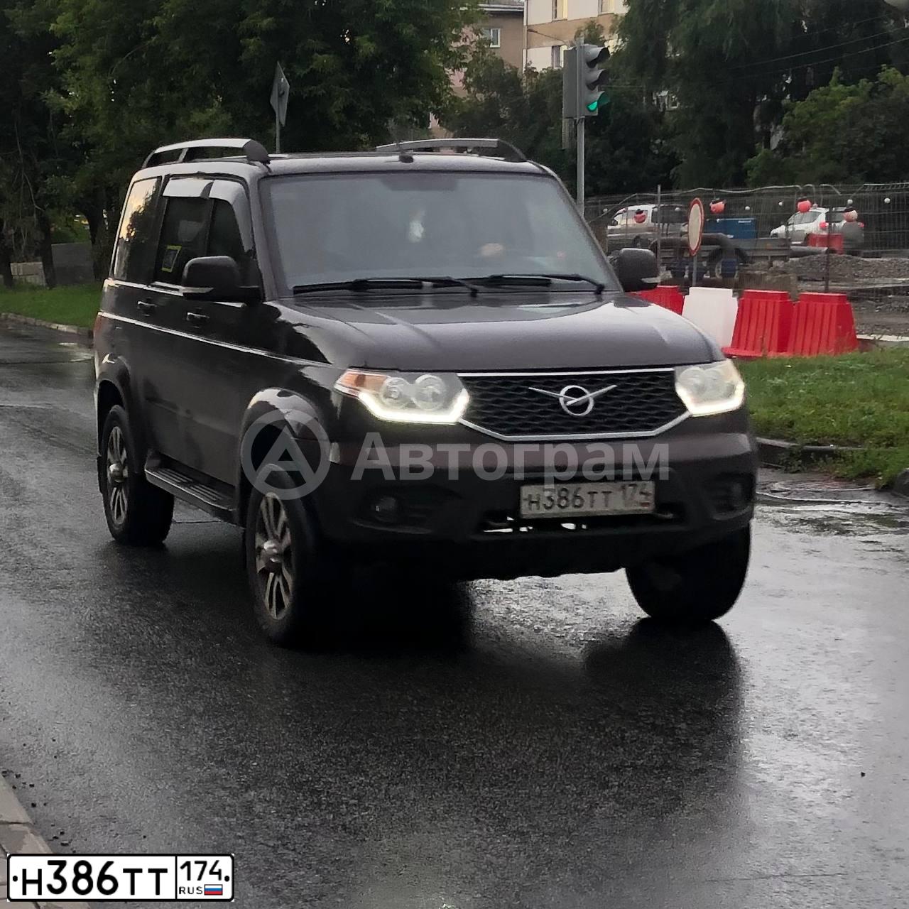 Фото автомобиля UAZ 3163 PATRIOT, 2016 — госномер Н386ТТ174. Цвет: КОРИЧНЕВЫЙ МЕТАЛЛИК