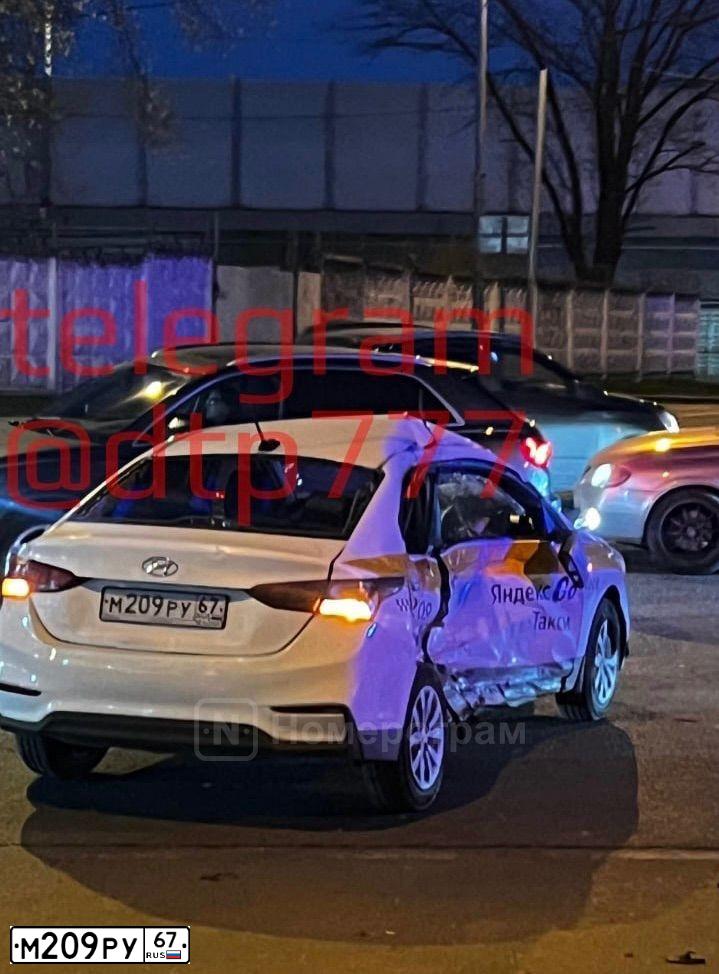 Фото автомобиля HYUNDAI SOLARIS, 2019 — госномер М209РУ67. Цвет: БЕЛЫЙ-ЖЕЛТЫЙ-СЕРЫЙ