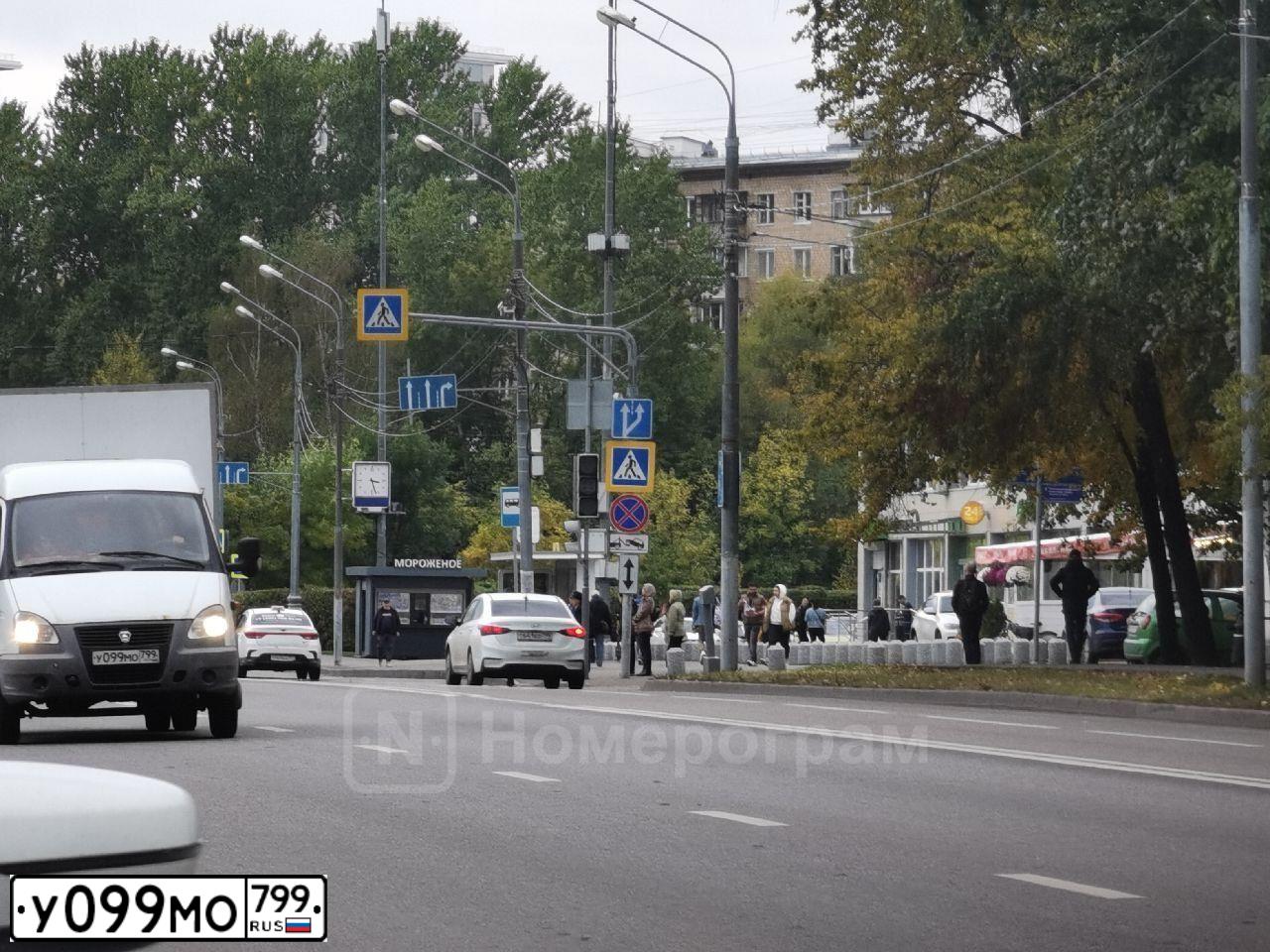 Фото автомобиля TOYOTA PRIUS, 2009 — госномер М185ОВ799