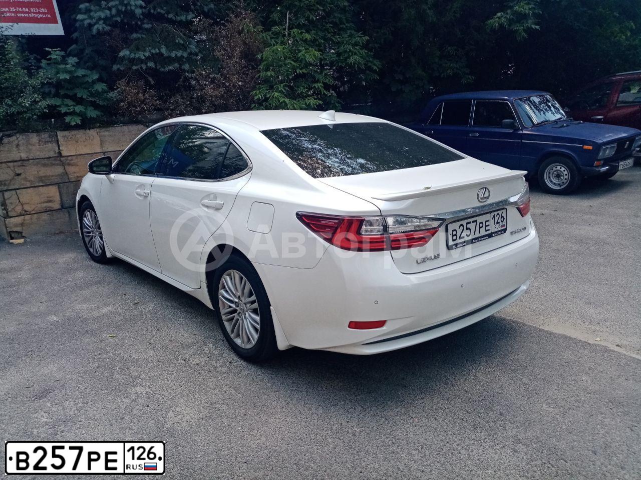 Фото автомобиля LEXUS ES, 2017 — госномер В257РЕ126. Цвет: БЕЛЫЙ