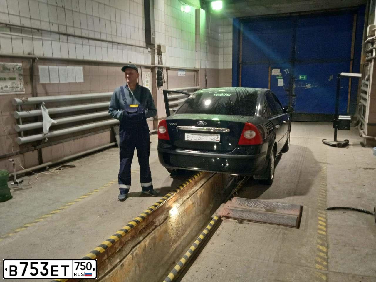 Фото автомобиля FORD FOCUS, 2006 — госномер С266ОХ196. Цвет: ЧЕРНЫЙ