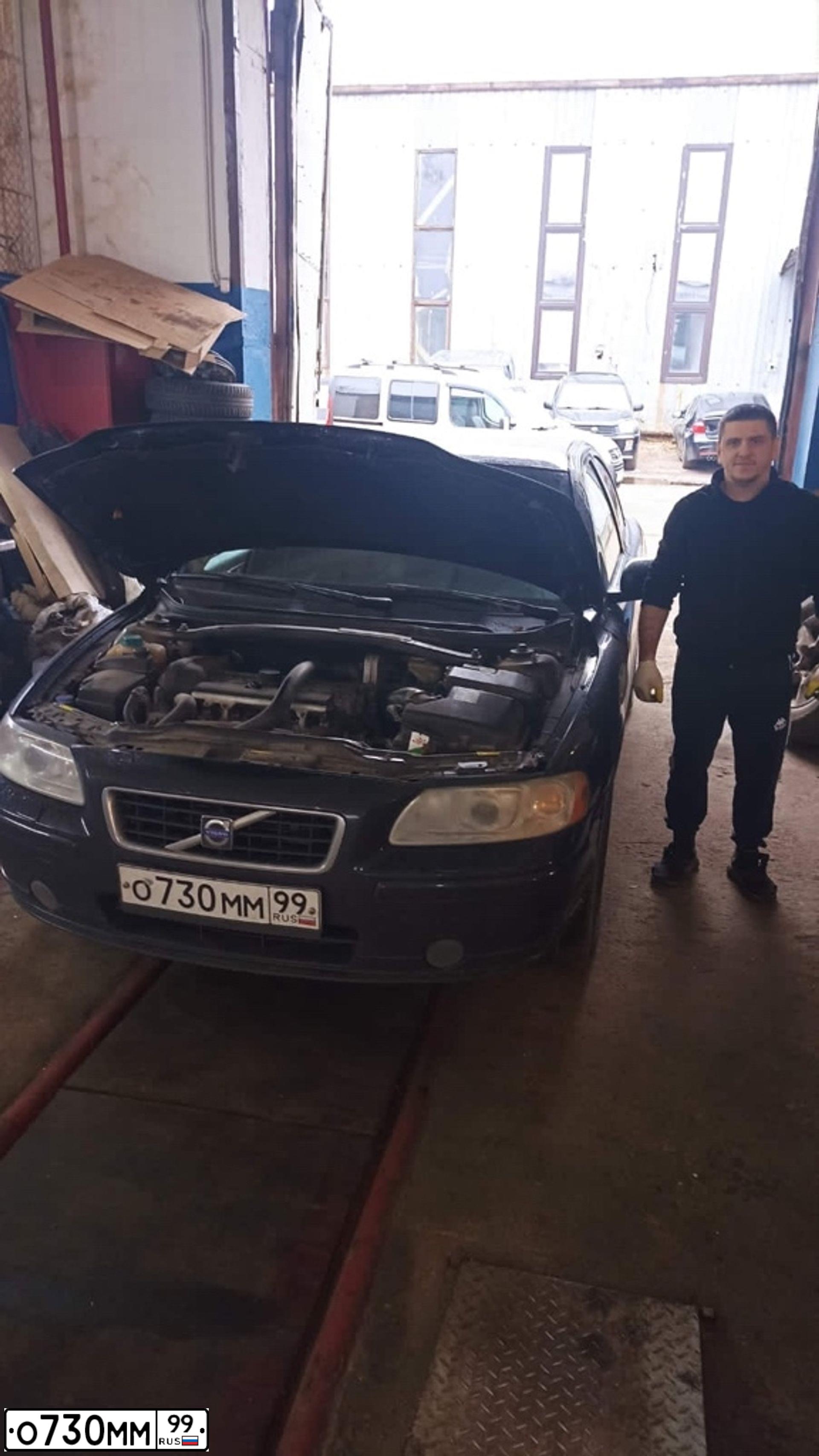 Фото автомобиля VOLVO S60, 2006 — госномер М803РЕ134. Цвет: ЧЕРНЫЙ