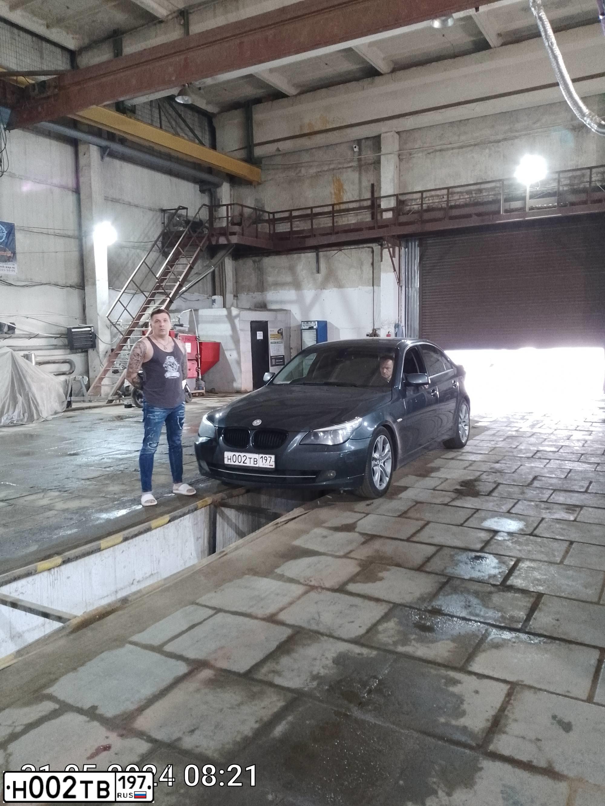 Фото автомобиля BMW SERIE 5, 2008 — госномер А616АА05. Цвет: СЕРЫЙ ТЕМНЫЙ