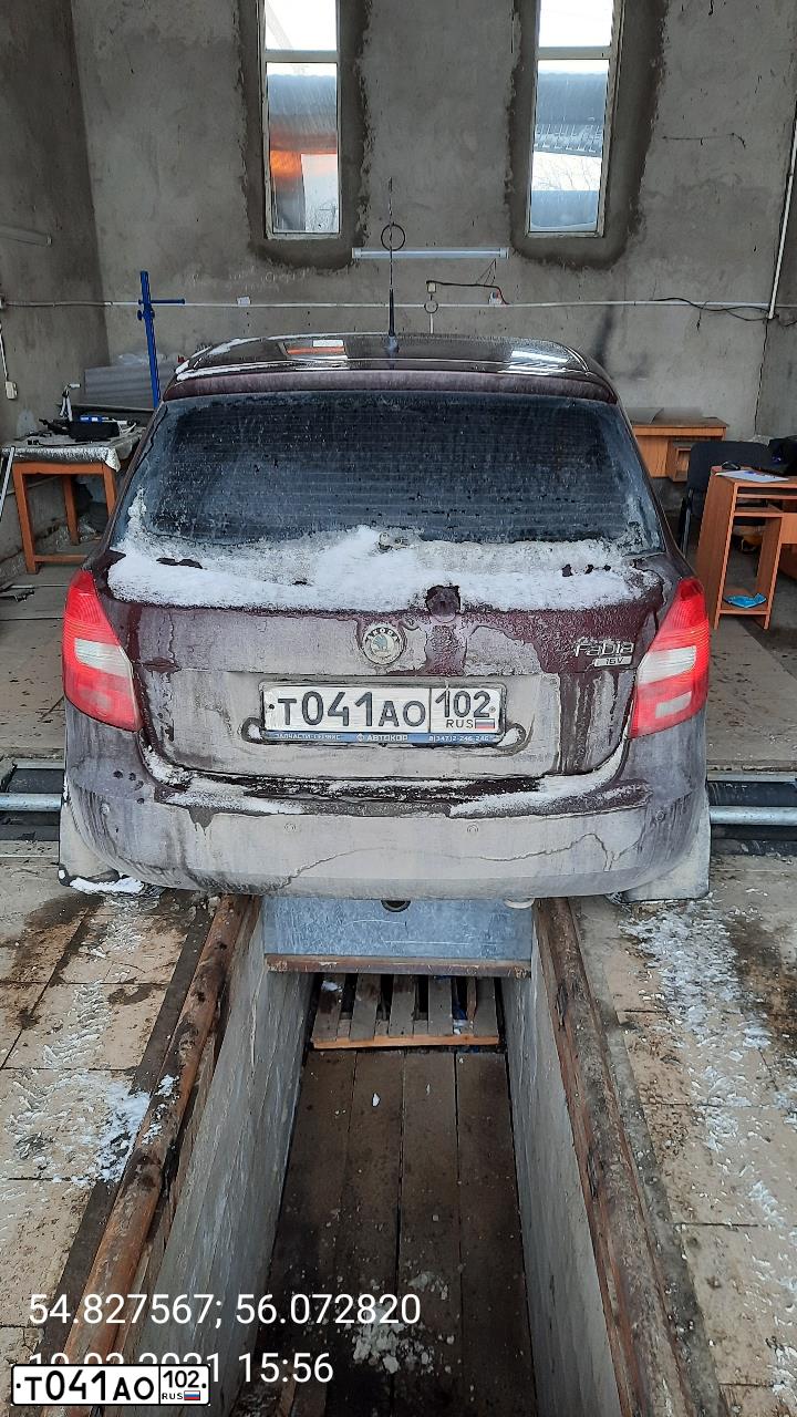 Фото автомобиля SKODA FABIA, 2010 — госномер Т041АО102. Цвет: ТЕМНО-БОРДОВЫЙ