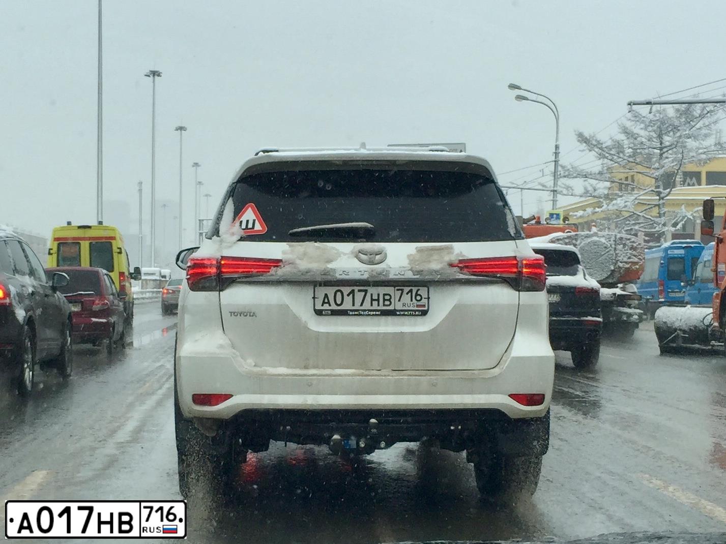 Фото автомобиля TOYOTA FORTUNER, 2017 — госномер В068ОН790. Цвет: Белый