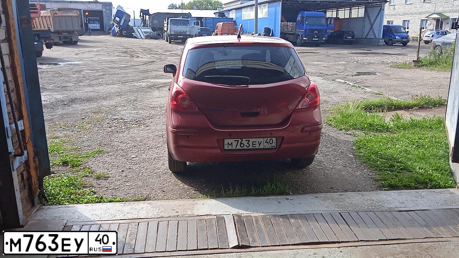Фото автомобиля NISSAN TIIDA, 2010 — госномер М763ЕУ40. Цвет: КРАСНЫЙ