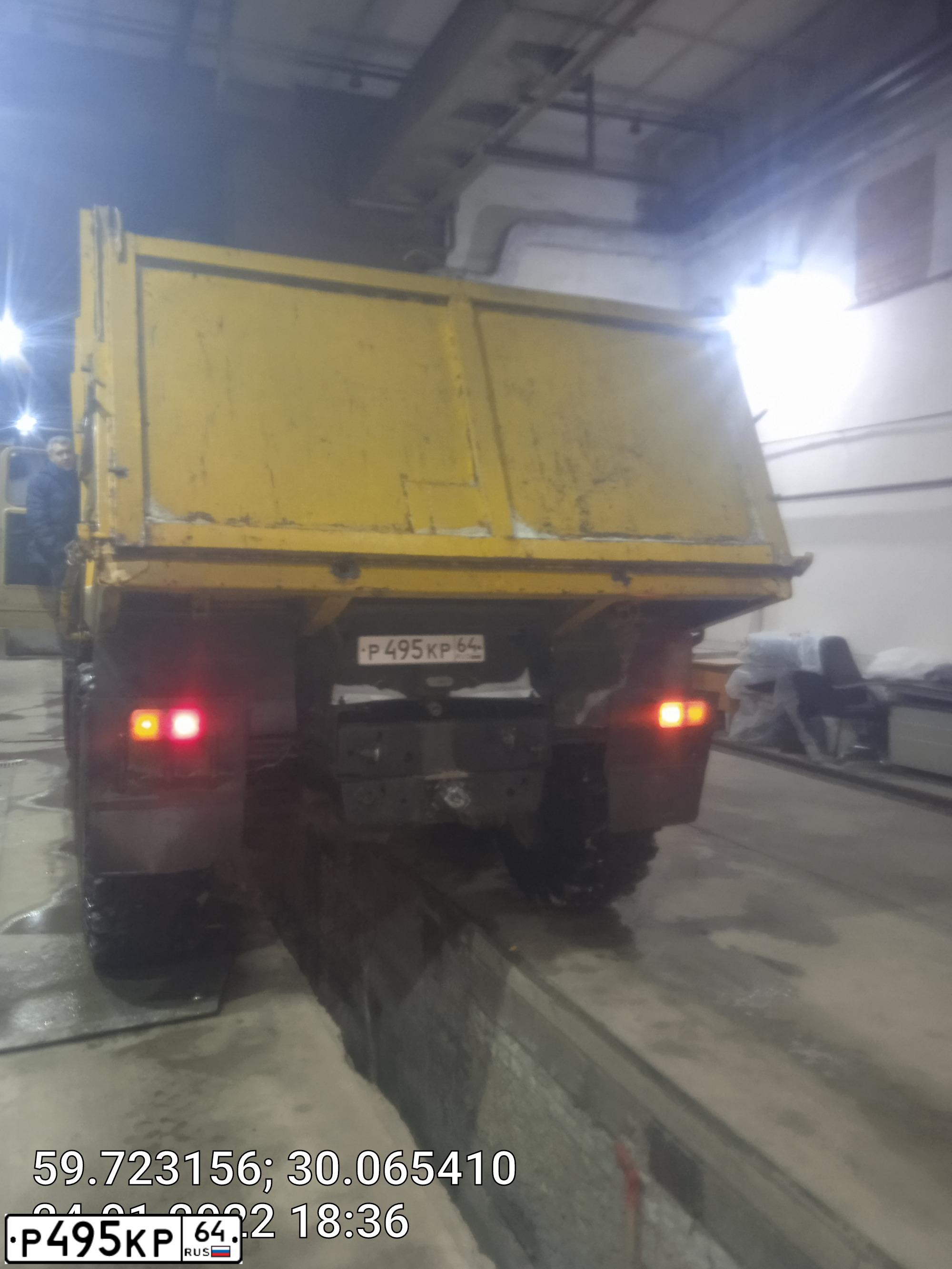 Фото автомобиля URAL 5557 /6X6/, 1994 — госномер К224УО35. Цвет: СВЕТЛО ЖЕЛТЫЙ