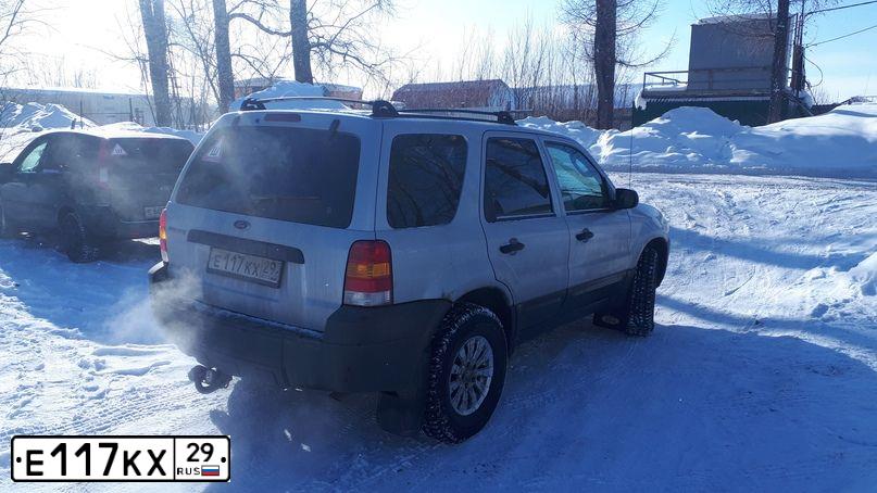 Фото автомобиля FORD ESCAPE, 2004 — госномер Т115ТУ33. Цвет: СВЕТЛО-СЕРЫЙ