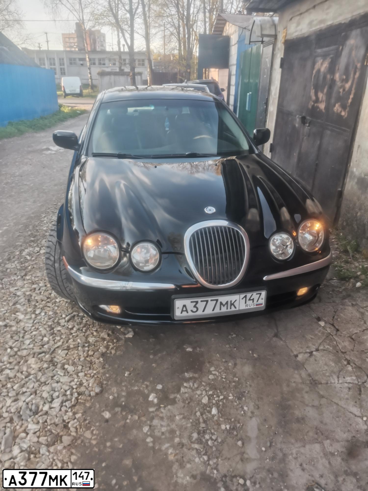 Фото автомобиля JAGUAR S-TYPE, 2001 — госномер М628КТ178. Цвет: ЧЕРНЫЙ