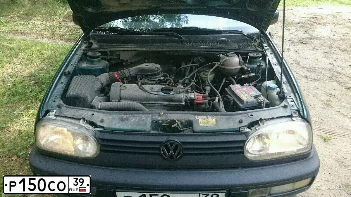 Фото автомобиля VOLKSWAGEN GOLF, 1995 — госномер С241ТВ39. Цвет: ЗЕЛЕНЫЙ