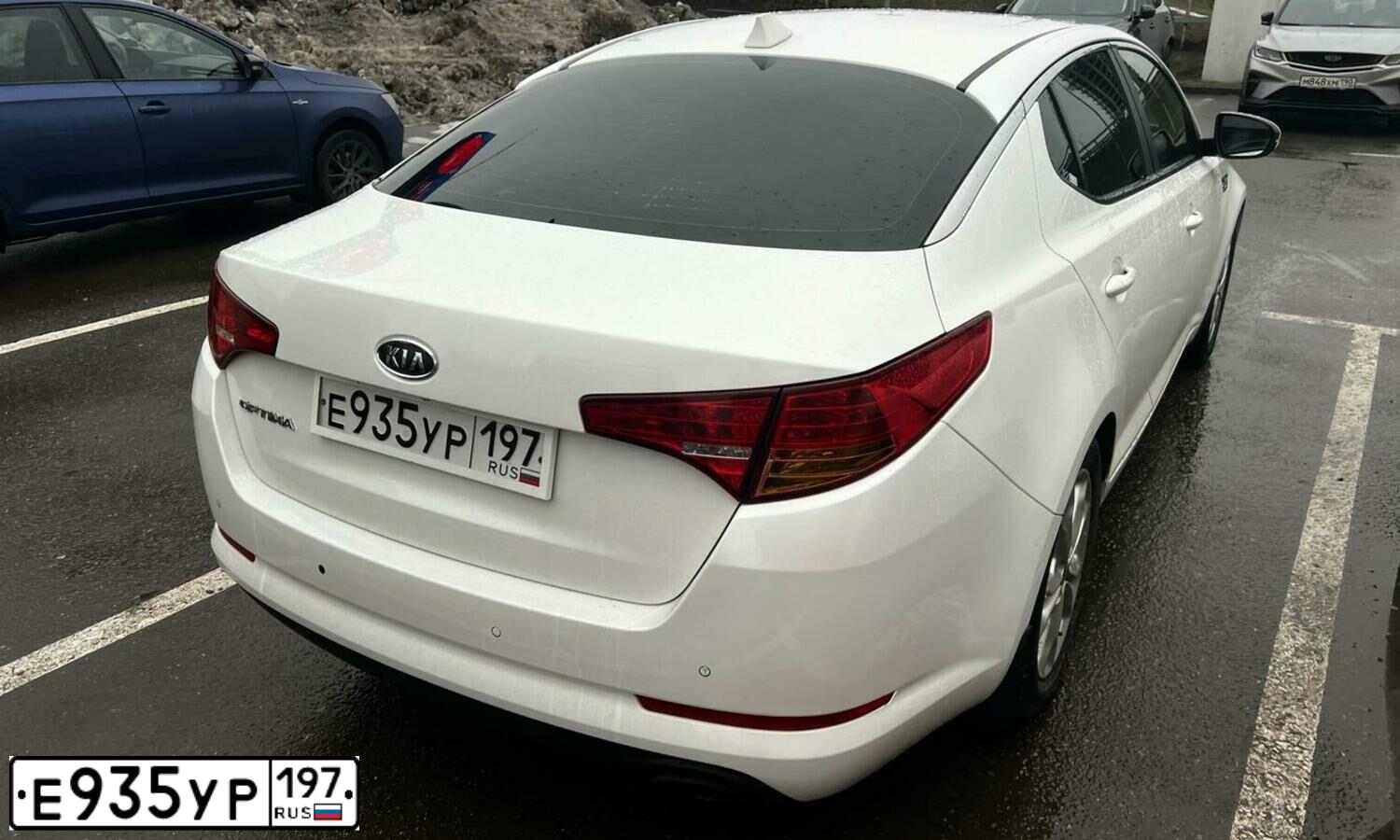 Фото автомобиля KIA MAGENTIS / OPTIMA, 2012 — госномер Е935УР197. Цвет: БЕЛЫЙ
